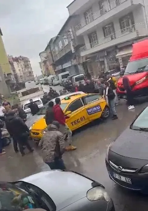 Dikiz aynasını kırdığı için öldürülmeye ezilen motosikletliden açıklama: Beni öldürmeye çalıştı...