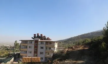 Depremde evi yıkılmıştı: Çıkan yangın yuvasına metreler kala kontrol altına alındı! #hatay