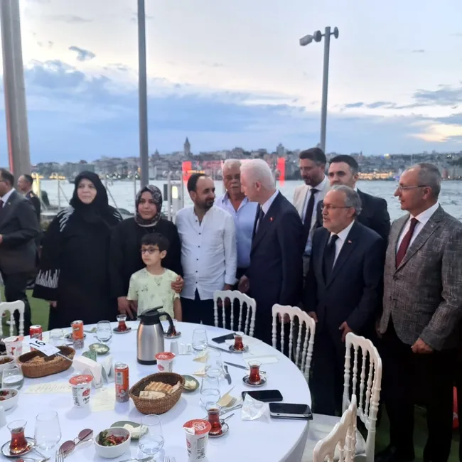 vali-gul-15-temmuzda-milletimiz-dosta-dusmana-turkiyede-elini-kolunu-sallayarak-darbe-yapilamayacagini-gosterd-1783980422123.jpg Vali Gül: “15 Temmuzda milletimiz dosta düşmana Türkiye’de elini kolunu sallayarak darbe yapılamayacağını gösterdi”
