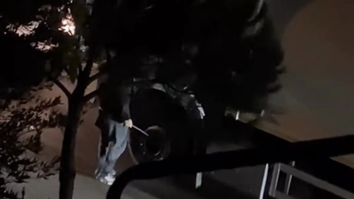 Levyeyle çöp kamyonu şoförüne saldırdı: “İn aşağı, beni araştır” diyerek tehdit etti! Levyeyle çöp kamyonu şoförüne saldırdı: “İn aşağı, beni araştır” diyerek tehdit etti!