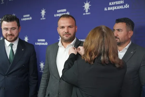 yeniden-refah-partisinden-istifa-eden-4-meclis-uyesi-ak-partiye-gecti-1779373038350.jpg