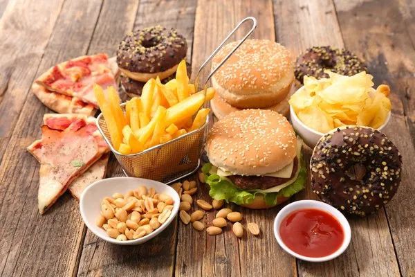 Sürekli fast food yiyen aceleci olur