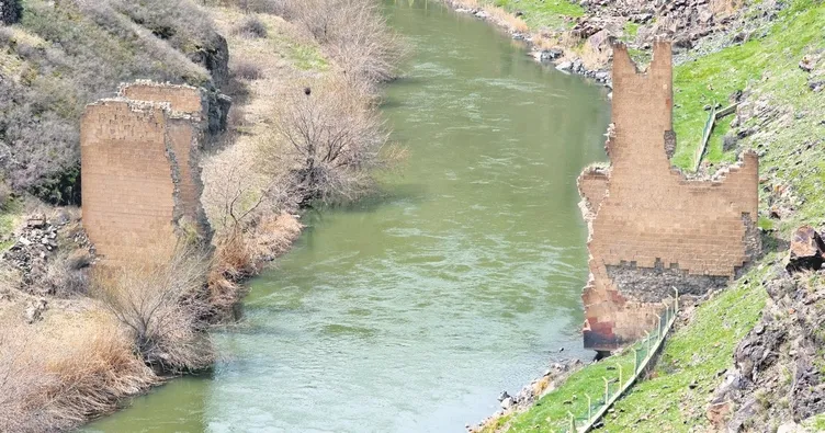 Tarihi Ani Köprüsü yeniden yapılıyor