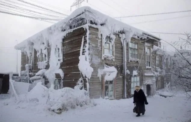 Yakutistan’da aşırı soğuklardan hayat dondu