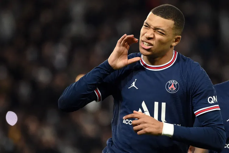 Son dakika: 2021 yılının en çok kazanan futbolcusu belli oldu! Ronaldo ve Messi...