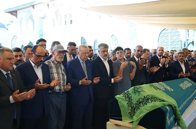 fatma-zehra-onen-icin-cenaze-toreni-baskan-erdogan-da-katildi-1788535613776.jpeg