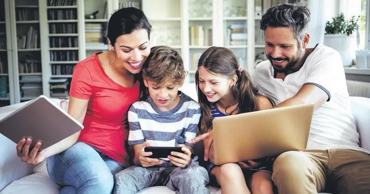 Ebeveynler sanal dünyada çocuklarını gözetliyor