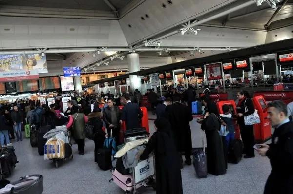 Havalimanlarında karne tatili yoğunluğu