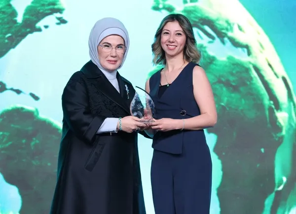 emine-erdogan-su-verimliligi-zirvesinde-konustu-musluktan-akan-su-85-milyonun-ortak-hayat-kaynagidir-1742657586913.jpg
