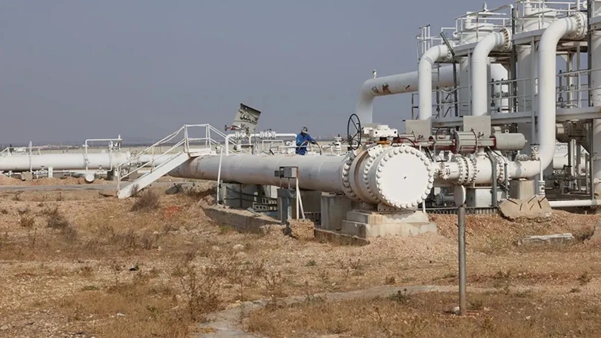 Suriye'de yeni dönemin adımları atılıyor: Deyrizor'daki gaz sahasında üretim yeniden başladı