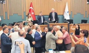 CHP’li meclis üyelerine büyüteç ve soda şoku
