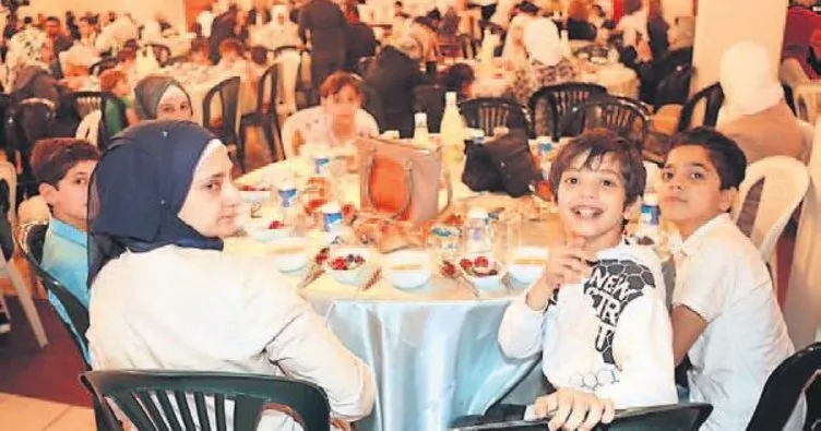 Suriyeli muhacirler için Ümraniye iftar sofrası