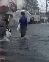 Japonya’da Dujuan Tayfunu alarmı
