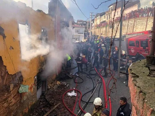 İzmir’de yangın dehşeti: 3 çocuk hayatını kaybetti