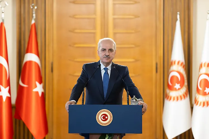 son-dakika-tbmm-baskani-numan-kurtulmustan-yeni-anayasa-aciklamasi-herkes-milletin-iradesine-saygi-duyacak-1716636374459.jpg SON DAKİKA | TBMM Başkanı Numan Kurtulmuş'tan Yeni Anayasa açıklaması: Herkes milletin iradesine saygı duyacak!