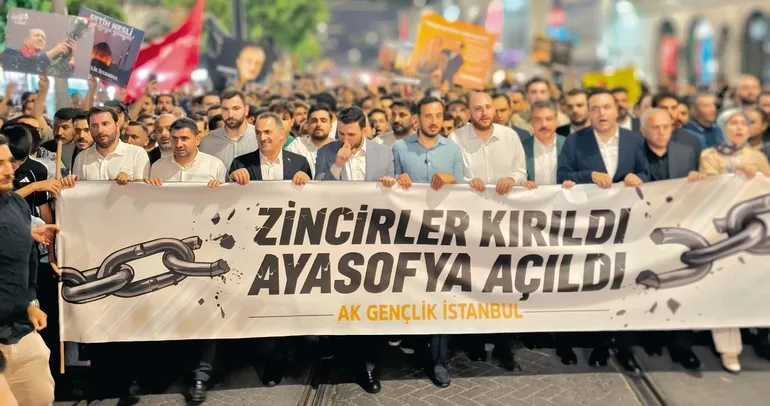 Ayasofya Camii’ne ‘Gençlik Yürüyüşü’