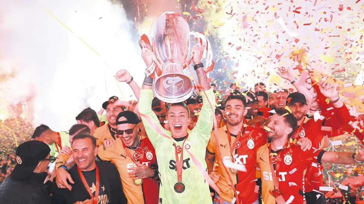 Gerçekleri tarih yazar tarihi de Galatasaray Gerçekleri tarih yazar tarihi de Galatasaray