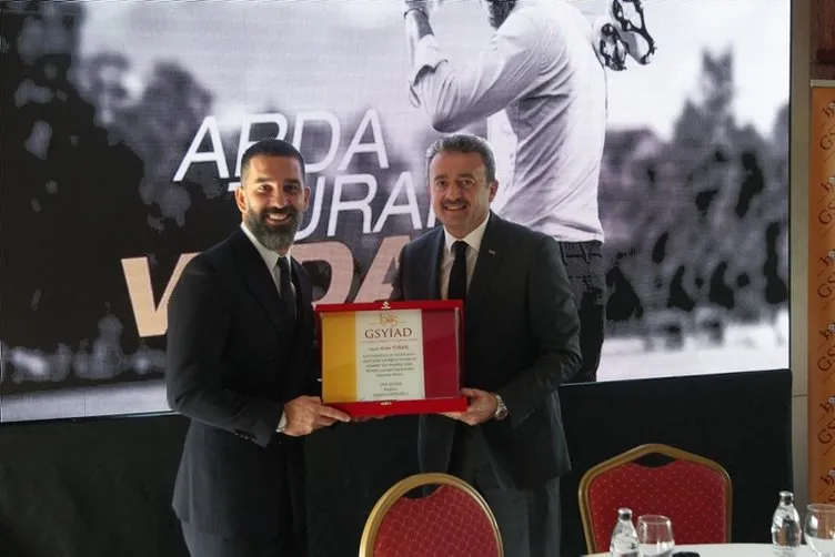 Son dakika Galatasaray haberleri: Futbola veda eden Arda Turan’dan Pep Guardiola benzetmesi! Galatasaray’daki teknik direktörlük modelini anlattı…