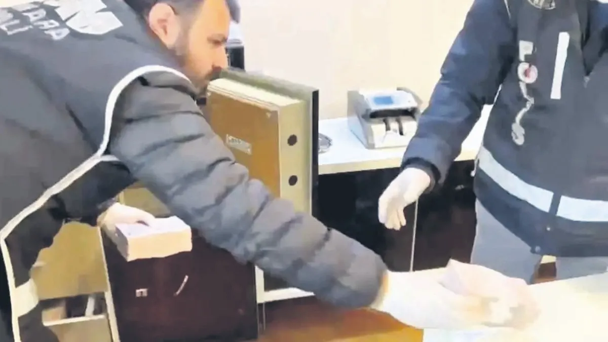 Yolsuzluk soruşturmasında 51 şüphelinin ifadesi alınıyor Yolsuzluk soruşturmasında 51 şüphelinin ifadesi alınıyor