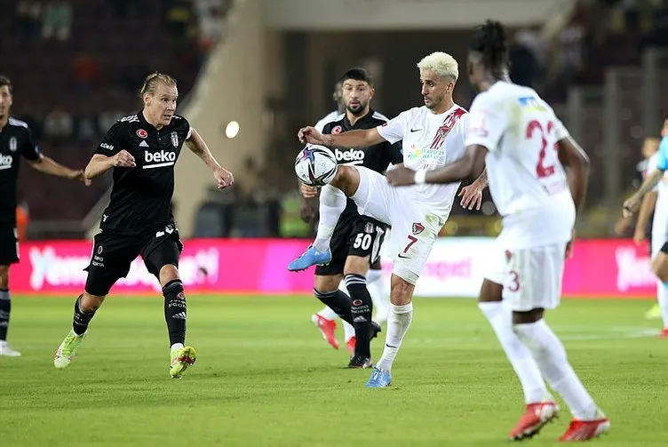 Son dakika: Beşiktaş’ın yıldızlarına eleştiri! ’Futbol yürüyerek oynansaydı Alex...’