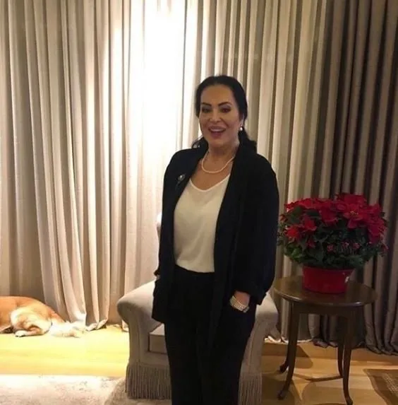 Doktorlar&#39;ın Ela&#39;sıydı sosyeteye gelin oldu... Yasemin &#214;zilhan&#39;ın s&#252;per l&#252;ks evi g&#246;renleri b&#252;y&#252;ledi!