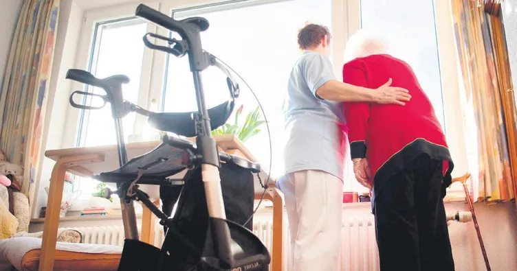 Yaşlı bakıcısına zamlı maaş