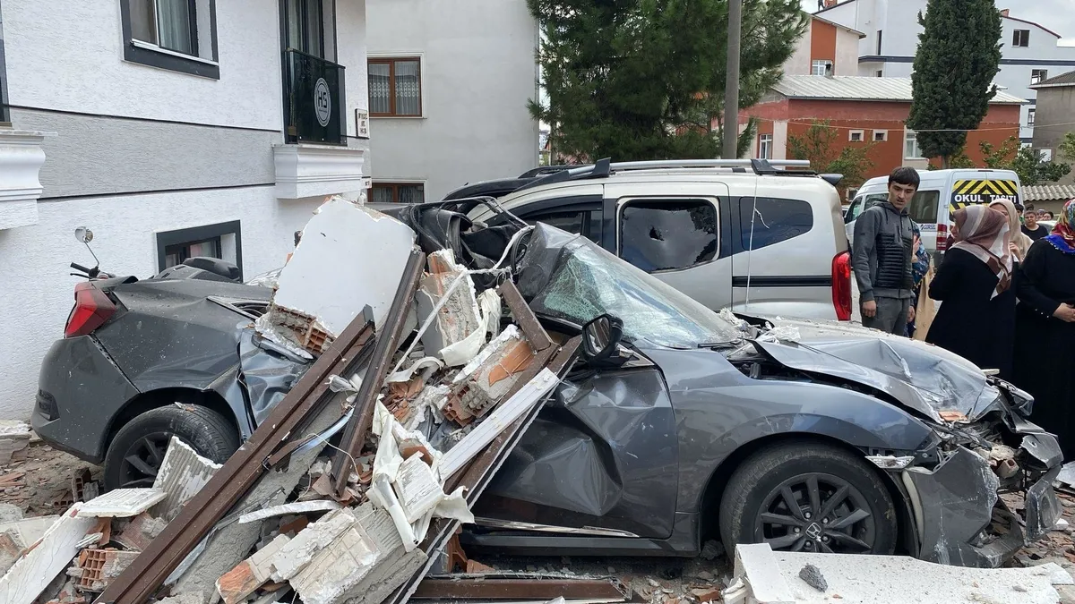 Gebze'de bir binada korkutan patlama! 7 kişi yaralandı Gebze'de bir binada korkutan patlama! 7 kişi yaralandı