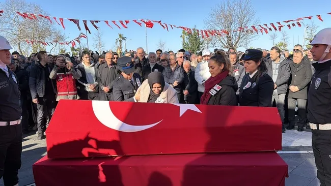 SON DAKİKA... Türkiye şehitlerini uğurladı: Yalova'da şehit düşen 3 kahraman polisimiz için cenaze töreni düzenlendi