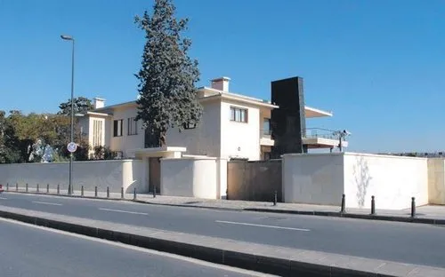 sosyete-bunu-konusuyor-ugursuz-yali-birinin-daha-basini-yakti-1731943065298.jpeg