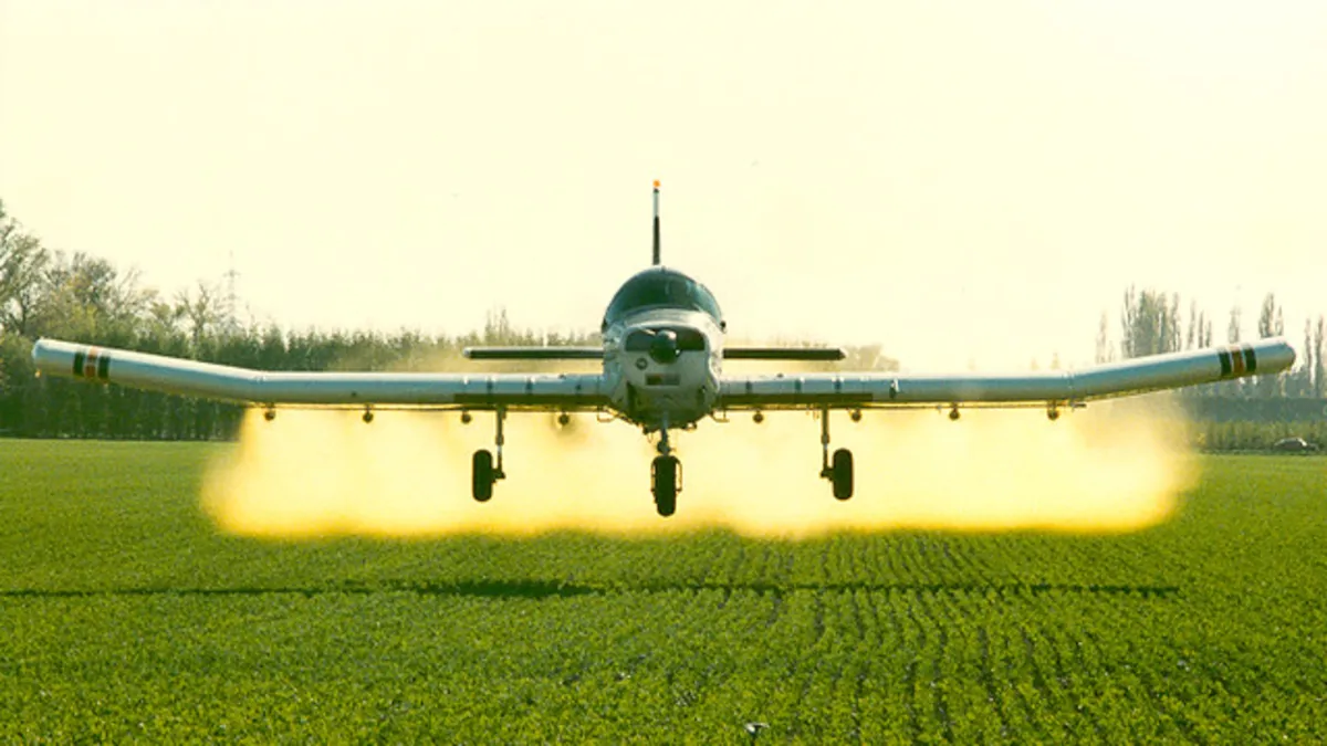 İsrail uçakları, Suriye’nin güneyindeki tarım arazilerine bilinmeyen maddeler püskürttü! İsrail uçakları, Suriye’nin güneyindeki tarım arazilerine bilinmeyen maddeler püskürttü!