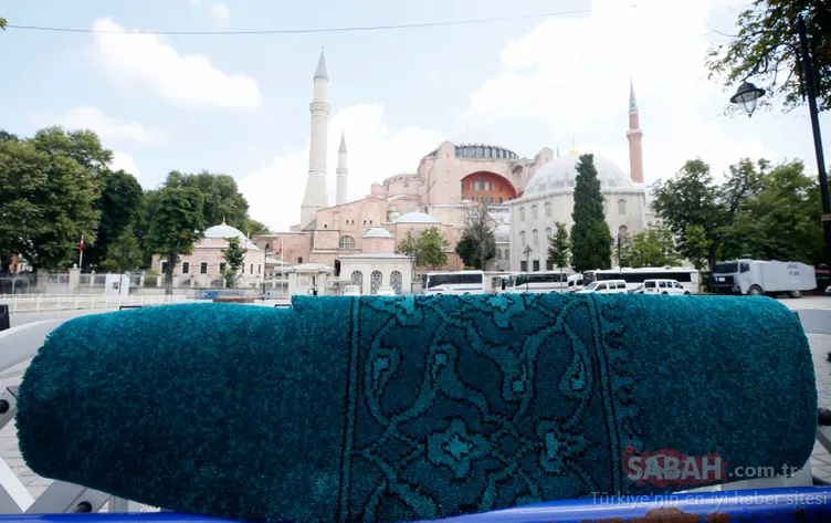 Εικόνες της τελευταίας στιγμής και όλες οι εξελίξεις από την Αγία Σοφία που προετοιμάστηκαν για την προσευχή της Παρασκευής