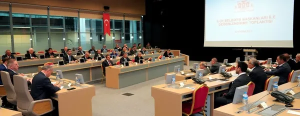 vali-gul-ilce-belediye-baskanlari-ile-degerlendirme-toplantisi-yapti-1701359923901.jpg