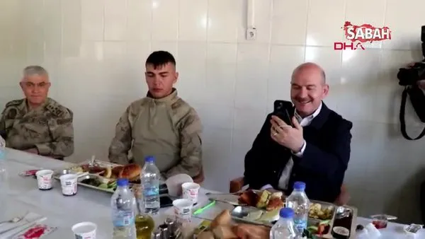 İçişleri Bakanı Süleyman Soylu Siirt'te üs bölgesinde askerlerle bayram kahvaltısı yaptı