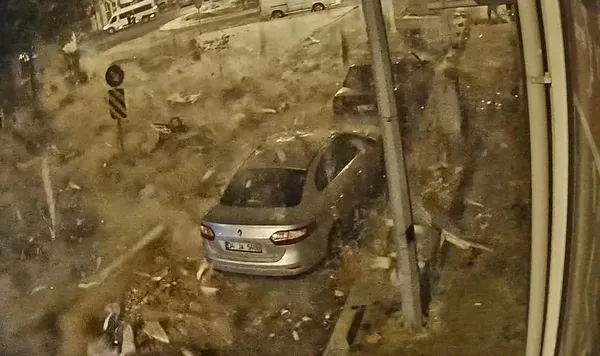 tekirdagda-dogalgaz-faciasi-2-kisinin-hayatini-kaybettigi-patlamanin-goruntuleri-ortaya-cikti-tam-60-metre-sav-1784795108884.jpg