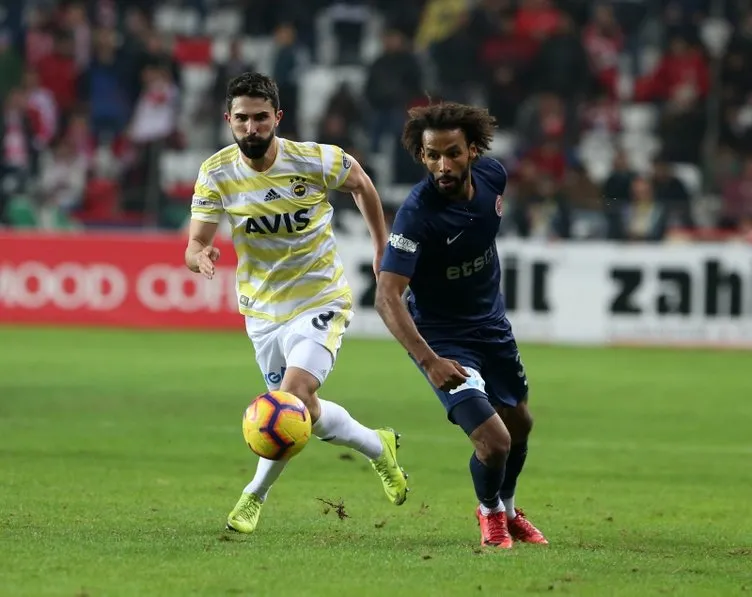 Galatasaray ve Fenerbahçe’nin radarındaki Nazim Sangare için transfer açıklaması