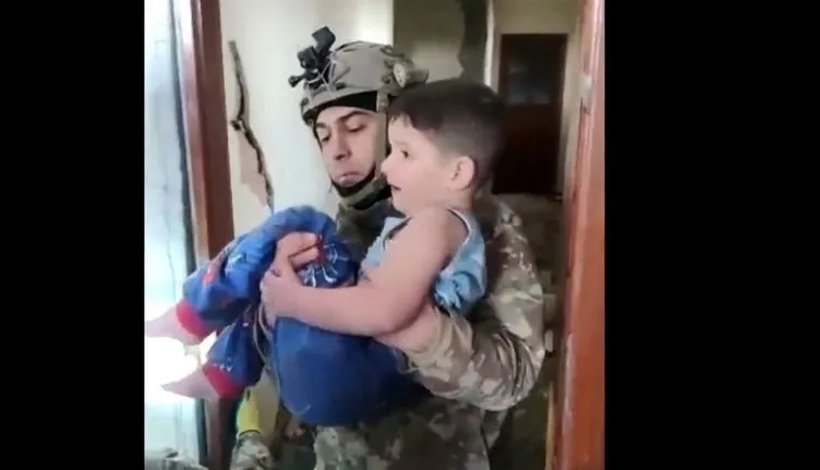 SON DAKİKA: Deprem’de 90. saat mucizesi! 10 günlük Yağız bebek ve annesi herkesi ağlattı