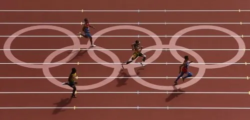 Oscar Pistorius protez bacaklarıyla yarı finale yükseldi