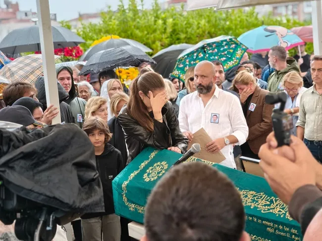 son-dakika-cesedi-30-gun-sonra-marmara-denizinden-cikartilmisti-is-insani-halit-yukay-son-yolculuguna-ugurland-1757154596778.jpg SON DAKİKA... Cesedi 30 gün sonra Marmara Denizi'nden çıkartılmıştı: İş insanı Halit Yukay son yolculuğuna uğurlandı