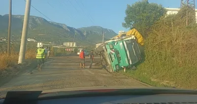 Alanya’da kamyon şarampole devrildi