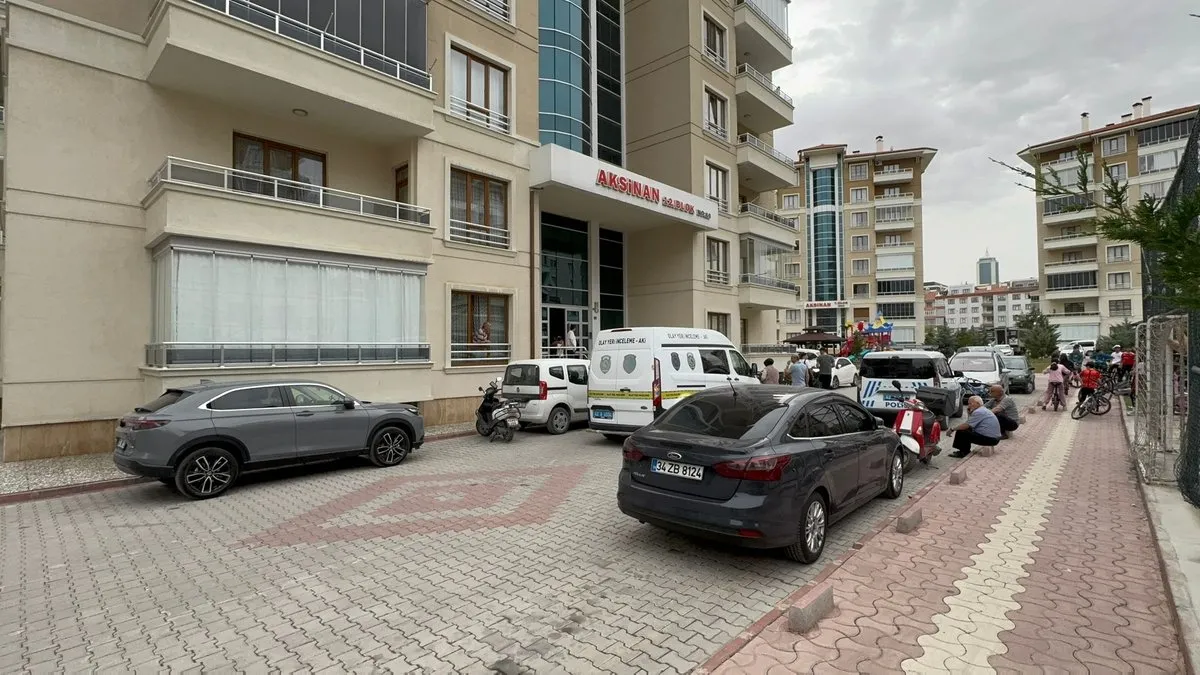 3 çocuğunun annesini bıçakla katletti!