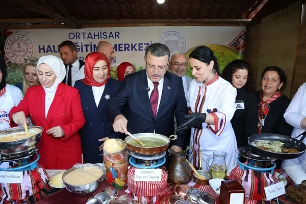 trabzon-gastronomi-festivaline-coskulu-acilis-karadenizin-lezzetleri-dunyaya-aciliyor-1793280000055.jpg