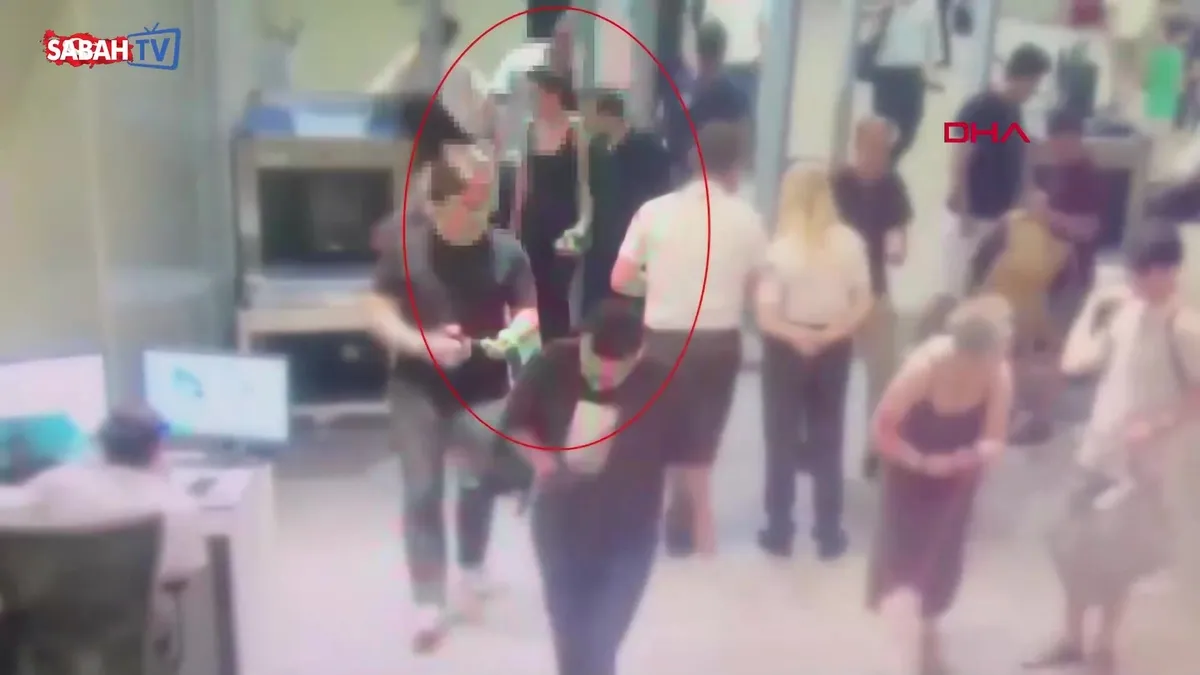 X-ray’de ortaya çıktı! Üniversite öğrencisi şarjörle AVM’ye girmeye çalıştı; 606 mermi bulundu: ‘Sevgilime götürüyordum’ | Video videosunu izle X-ray’de ortaya çıktı! Üniversite öğrencisi şarjörle AVM’ye girmeye çalıştı; 606 mermi bulundu: ‘Sevgilime götürüyordum’ | Video videosunu izle