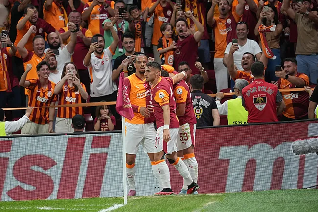 galatasarayin-konugu-karagumruk-ilk-yarida-1-gol-ve-1-kirmizi-kart-cikti-1755285943029.jpg