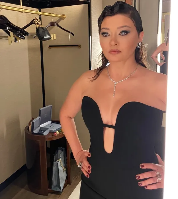 1 ayda 17 kilo vermişti: Cesur tarzıyla göz doldurdu!