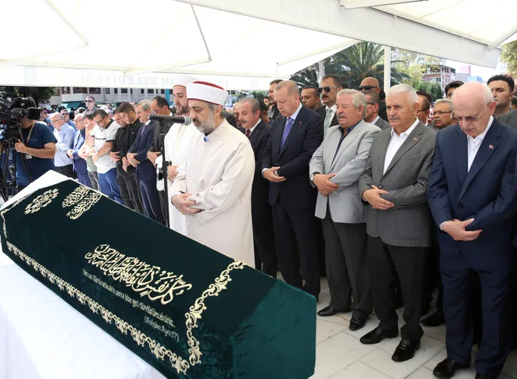 Şule Yüksel Şenler son yolculuğuna uğurlandı