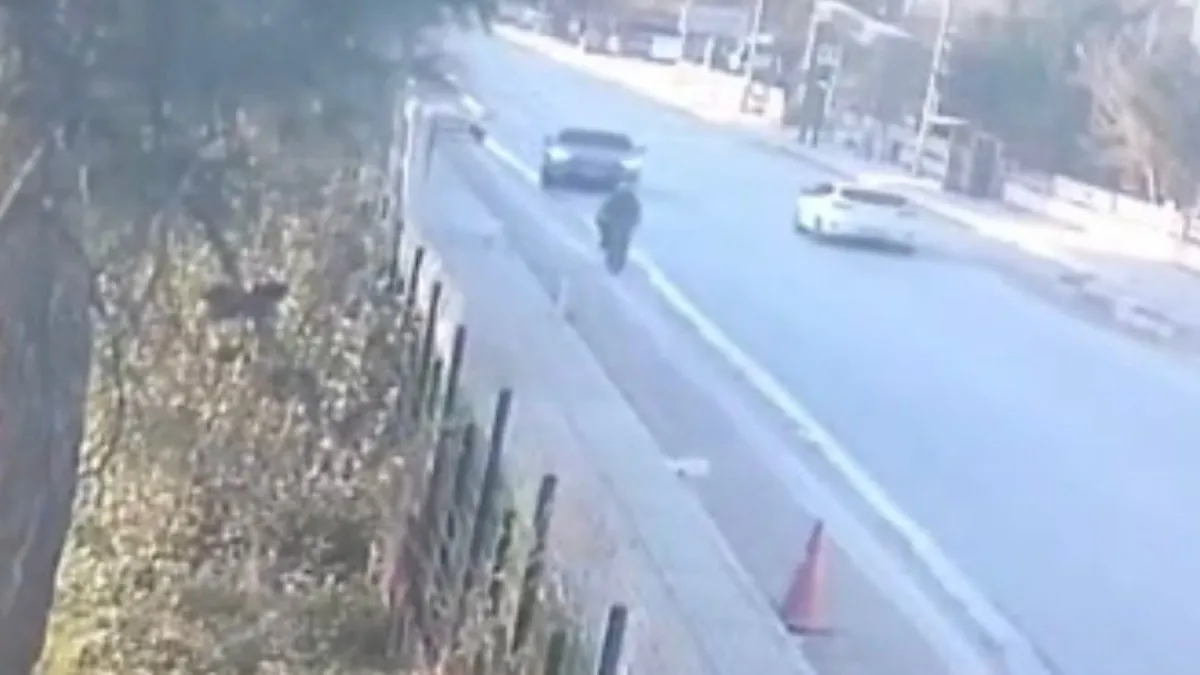 Bisikletlinin ölümüne neden olan sürücü tutuklandı! Kaza anı güvenlik kamerasında Bisikletlinin ölümüne neden olan sürücü tutuklandı! Kaza anı güvenlik kamerasında