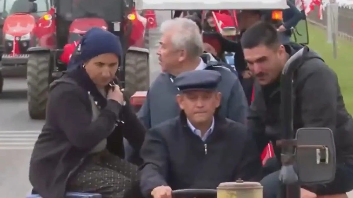 Özgür Özel'in traktör şovu 'yalan' traktör vaadini hatırlattı: Korumalarla geldi, güvenlik önlemleri eşliğinde sürdü