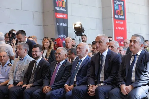 kultur-ve-turizm-bakani-mehmet-nuri-ersoy-kayseride-kultur-yolu-festivalinin-acilisina-katildi-1757070613030.jpg
