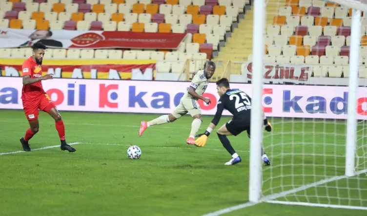Son dakika: Fenerbahçe’nin yıldızı taraftarı çıldırttı! Beşiktaşlı ismi örnek gösterdiler