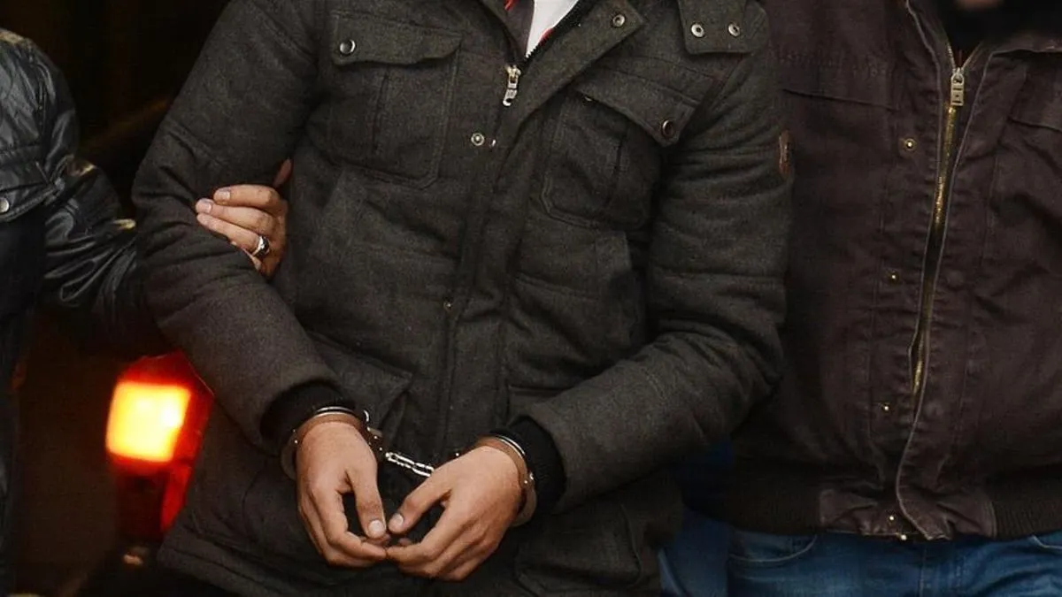 Çağlayan Adliyesi’ne yönelik eylem için keşif çalışması yapan iki şüpheli tutuklandı Çağlayan Adliyesi’ne yönelik eylem için keşif çalışması yapan iki şüpheli tutuklandı